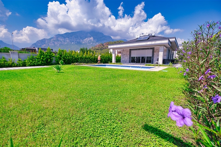 6+1 villa in Kemer - Antalya area 