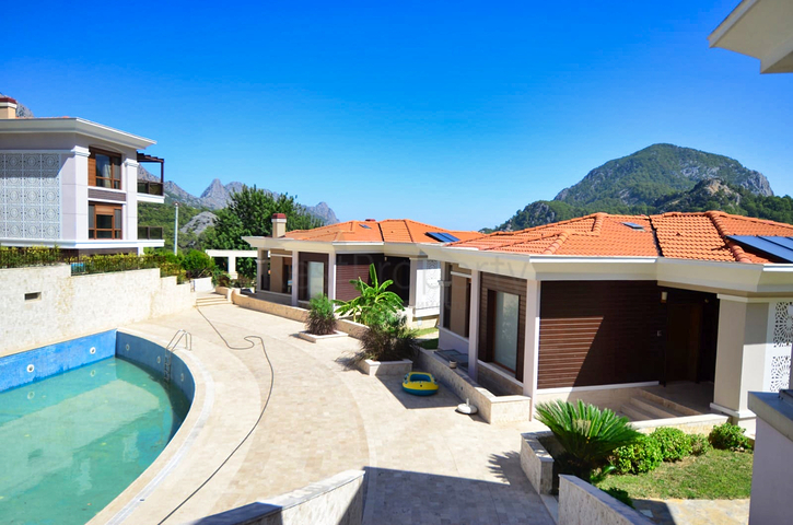 Villas in the neighborhood of Hadjisekiler - Antalya