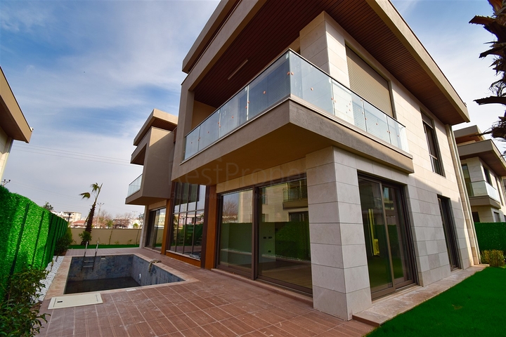 4+1 villa in Doshemealti - Antalya area