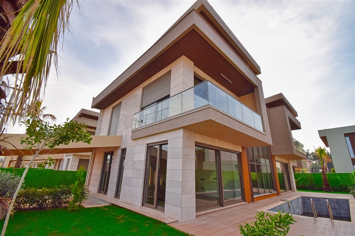 4+1 villa in Doshemealti - Antalya area