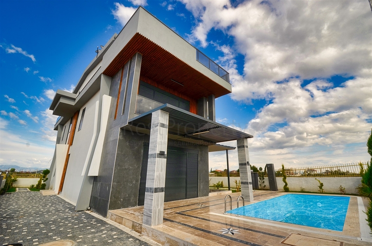 Villa layout 7+2 in the area of Doshemealti - Antalya