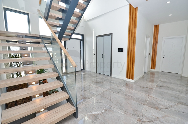 Villa layout 7+2 in the area of Doshemealti - Antalya