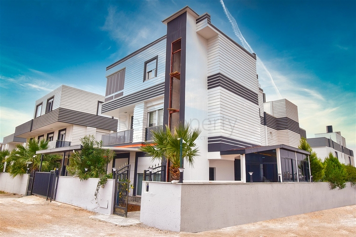 7+3 villa in Altyntas - Antalya area 