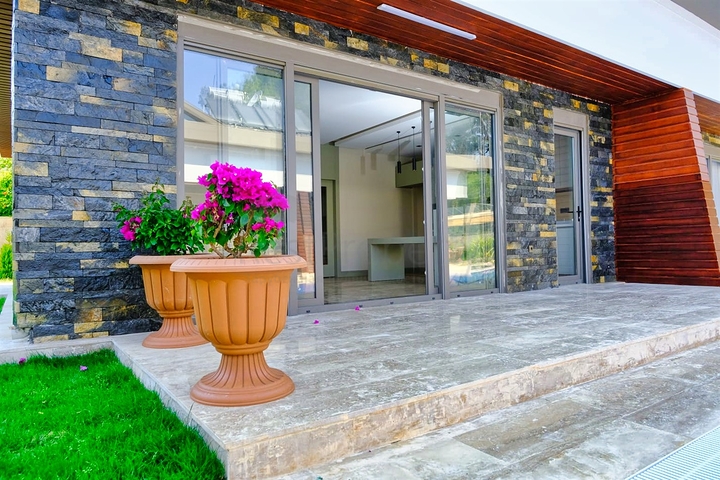 4+1 villa in Aslanbujak - Antalya neighborhood