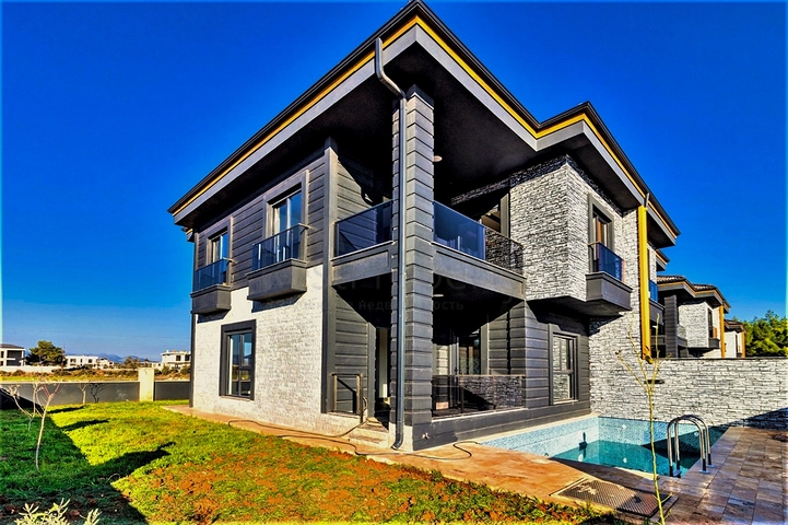 4+1 villas in Doshemealti - Antalya area 