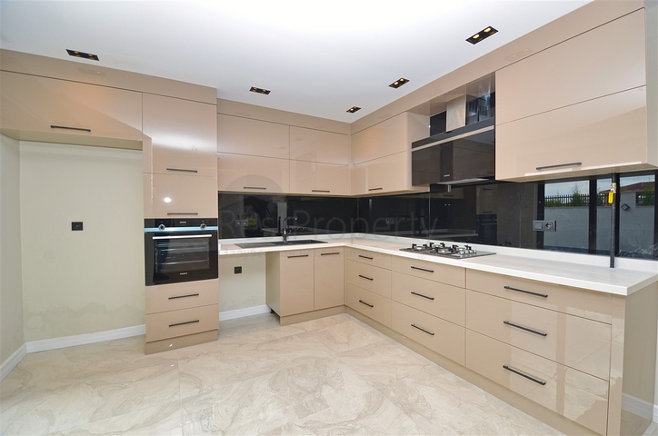 3+1 villas in the Guzeloba - Antalya neighborhood 