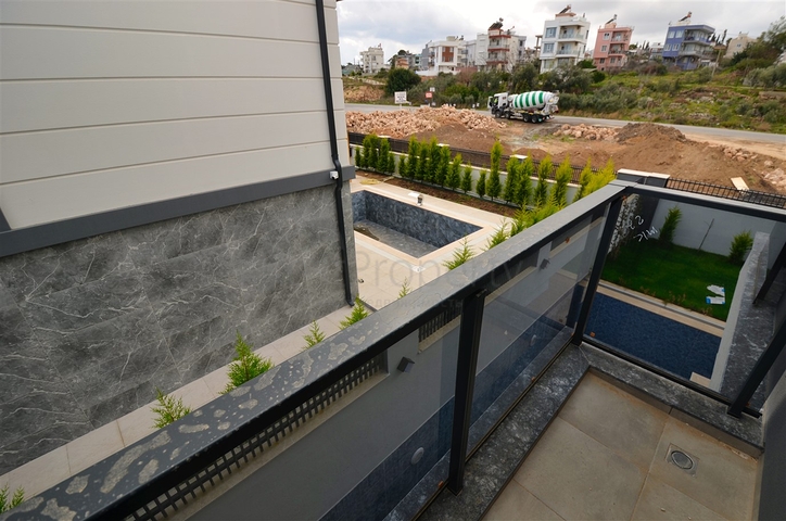 3+1 villas in the Guzeloba - Antalya neighborhood 