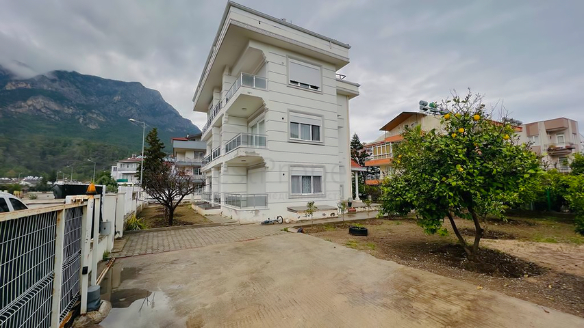 4+1 apartment in Aslanbujak - Antalya neighborhood 
