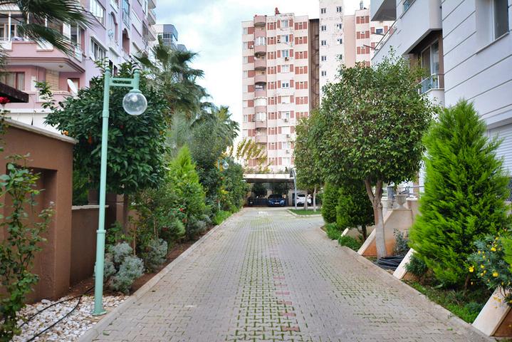 2+1 apartments in the Guzeloba - Antalya neighborhood 