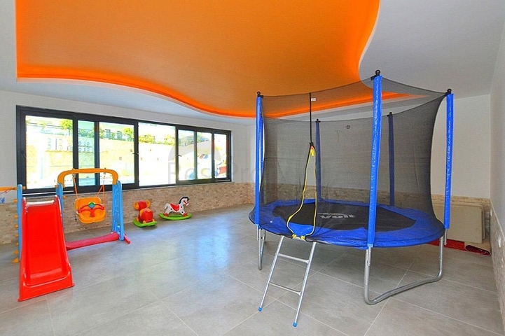 Apartment 2+1 in a residential complex with hotel infrastructure.