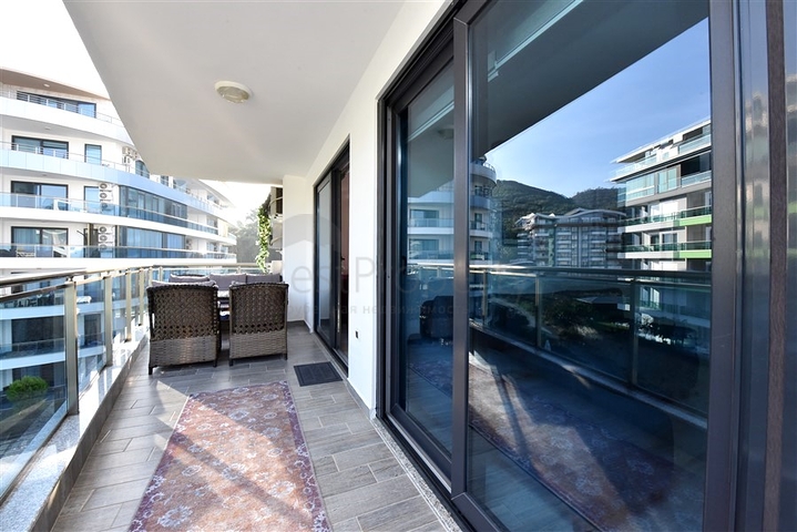 Apartment 2+1 in a residential complex with hotel infrastructure.