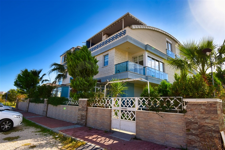 A 3+1 apartment in the Guzeloba - Antalya neighborhood 