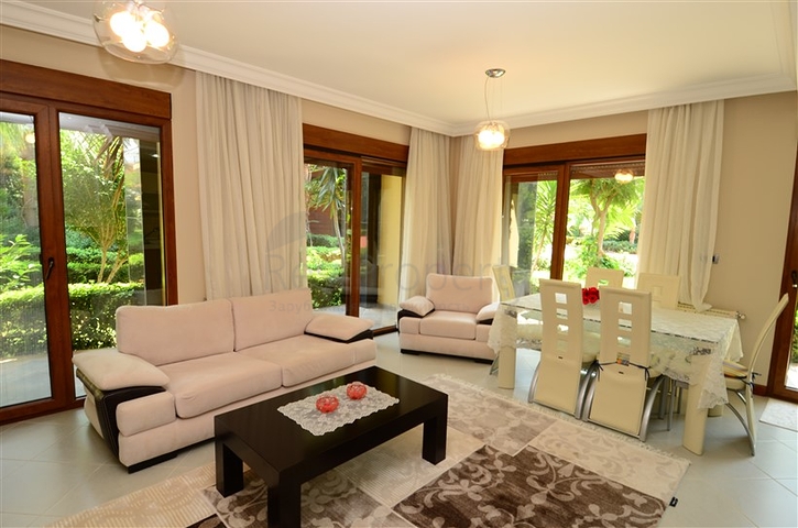 Apartments with access to the garden in the complex on the first line