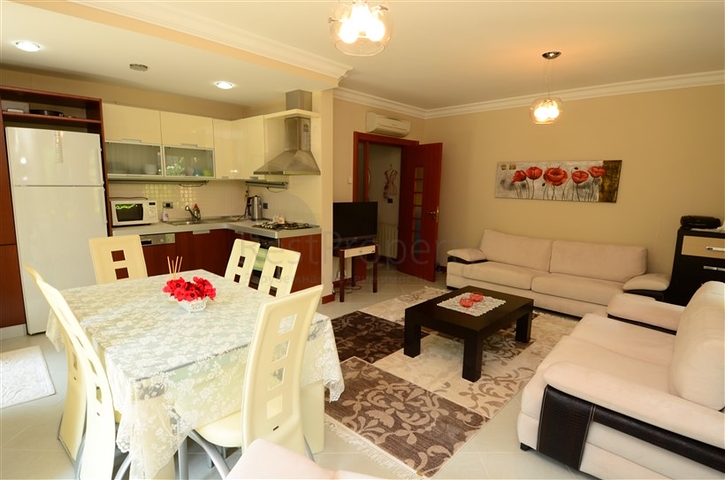 Apartments with access to the garden in the complex on the first line