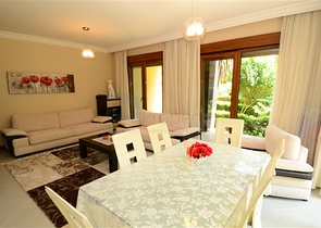 Apartments with access to the garden in the complex on the first line