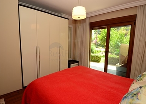 Apartments with access to the garden in the complex on the first line