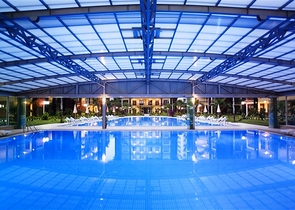 Apartments with access to the garden in the complex on the first line