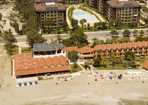 Apartments with access to the garden in the complex on the first line