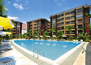 Apartments with access to the garden in the complex on the first line