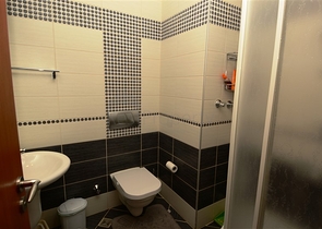 Apartments with access to the garden in the complex on the first line