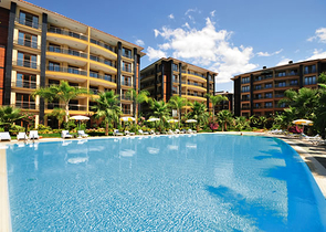 Apartments with access to the garden in the complex on the first line