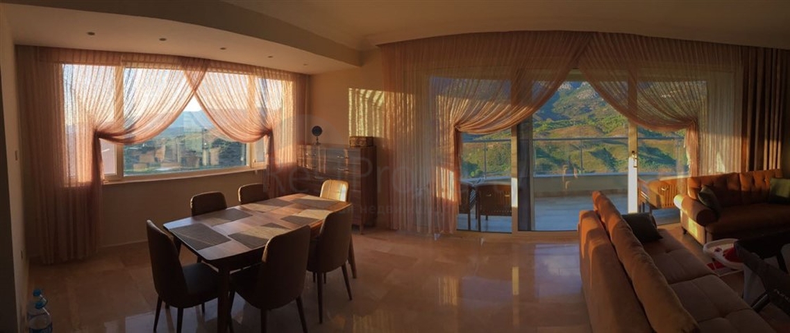 Luxury Apartment with direct sea views