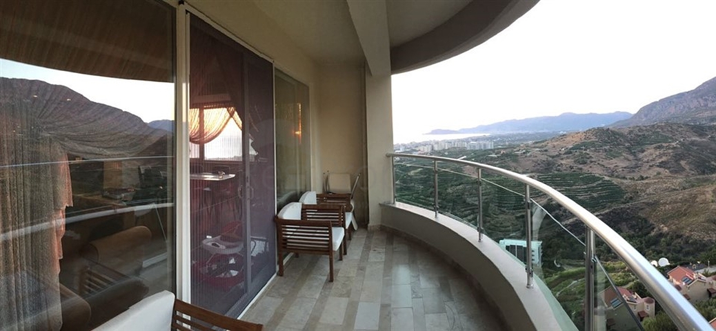 Luxury Apartment with direct sea views