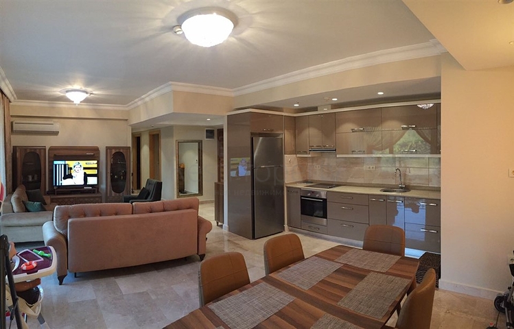 Luxury Apartment with direct sea views