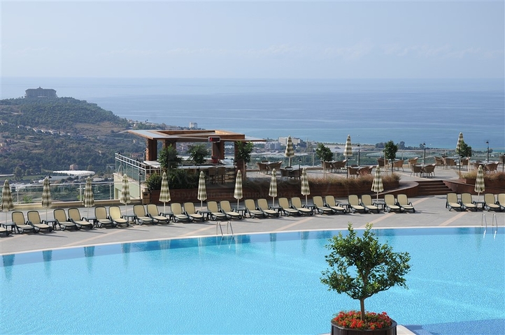 Luxury Apartment with direct sea views