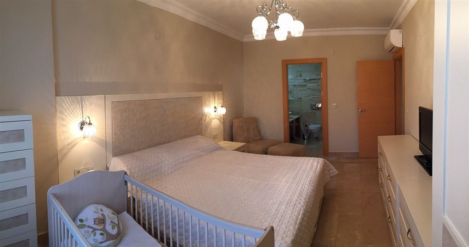 Luxury Apartment with direct sea views