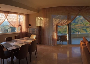 Luxury Apartment with direct sea views