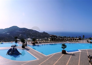 Luxury Apartment with direct sea views