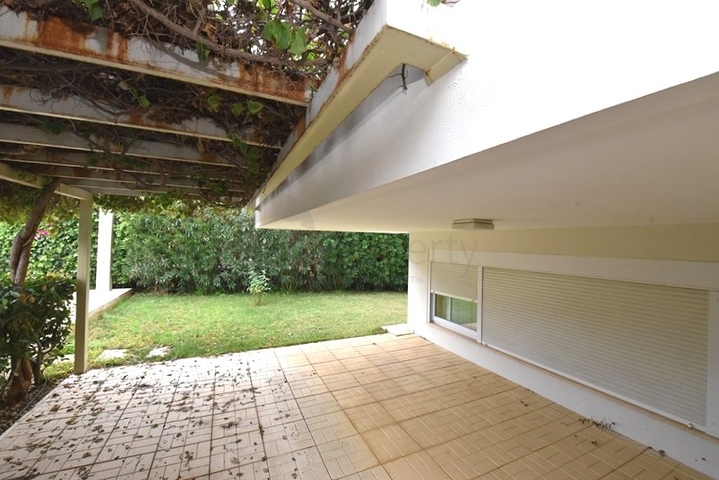 Penthouse with garden in a luxury complex