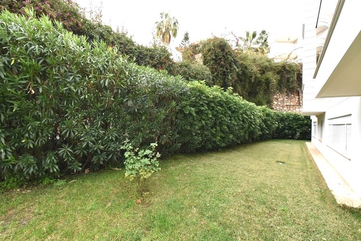 Penthouse with garden in a luxury complex