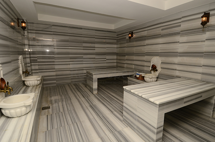 Penthouse with garden in a luxury complex