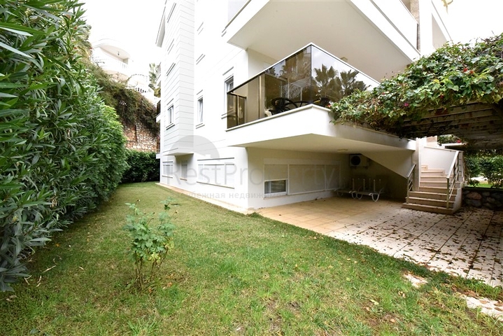 Penthouse with garden in a luxury complex