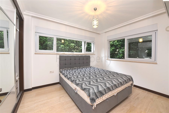 Penthouse with garden in a luxury complex