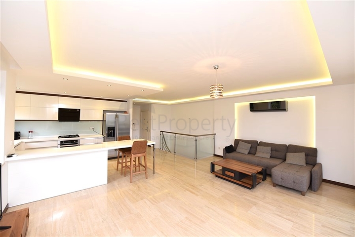 Penthouse with garden in a luxury complex