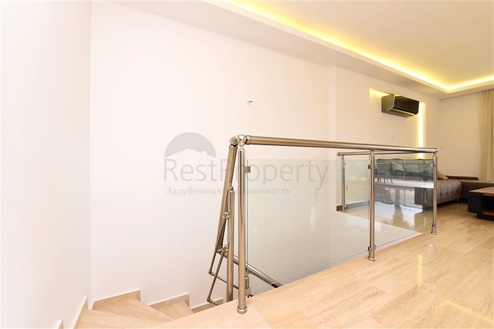 Penthouse with garden in a luxury complex