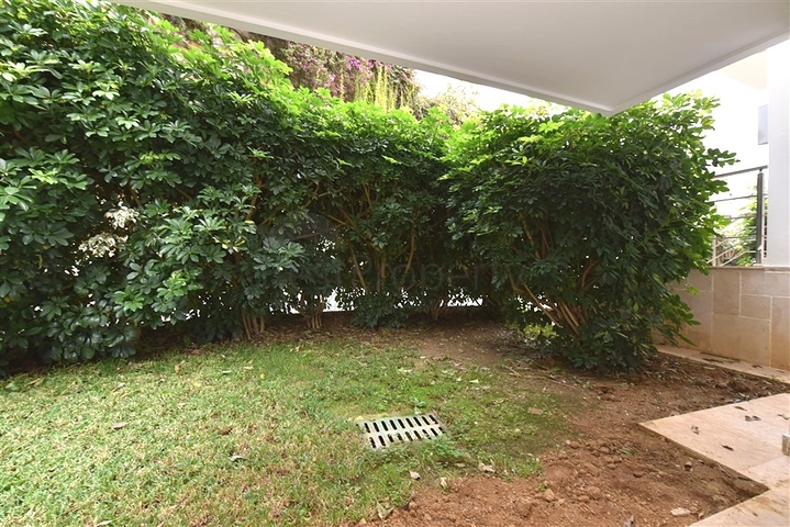 Penthouse with garden in a luxury complex