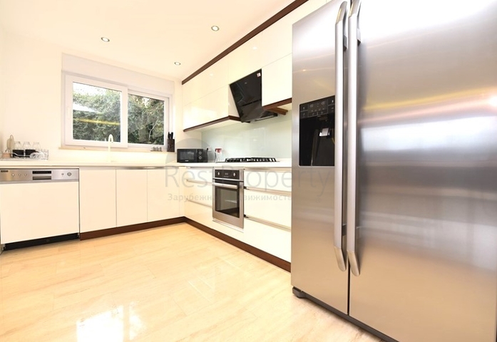 Penthouse with garden in a luxury complex