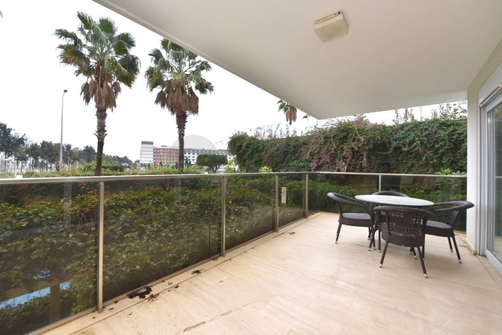 Penthouse with garden in a luxury complex