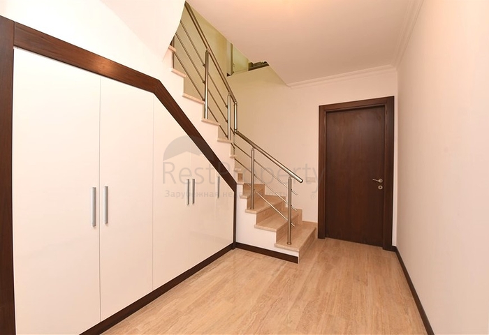 Penthouse with garden in a luxury complex