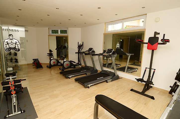 Penthouse with garden in a luxury complex