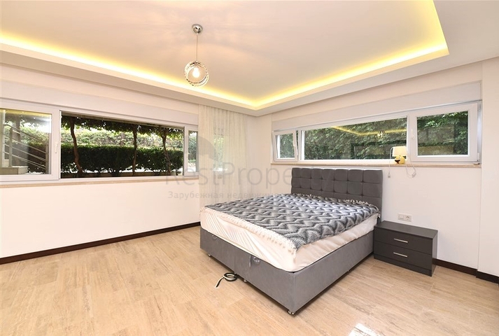 Penthouse with garden in a luxury complex