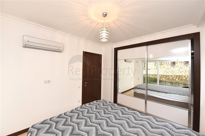 Penthouse with garden in a luxury complex