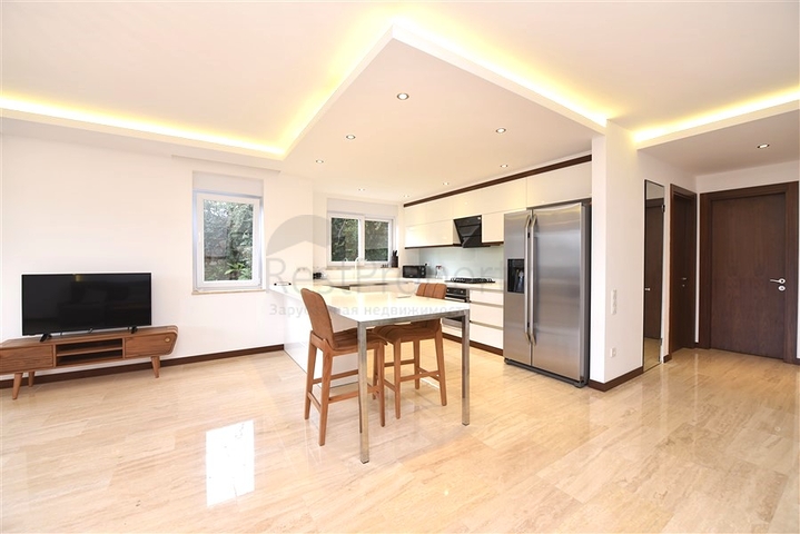 Penthouse with garden in a luxury complex