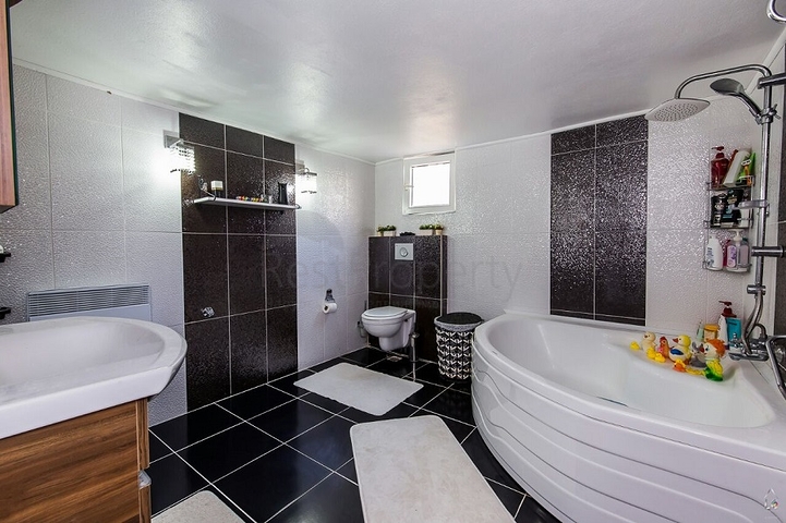 Apartment 3+1 in a complex in the heart of Lara