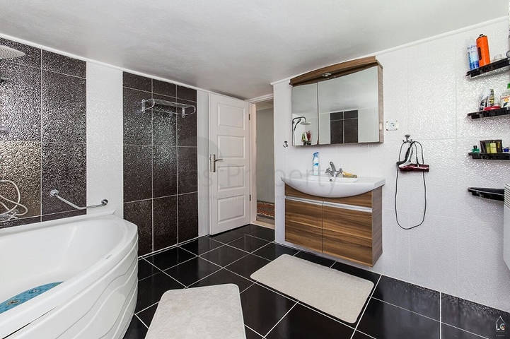 Apartment 3+1 in a complex in the heart of Lara