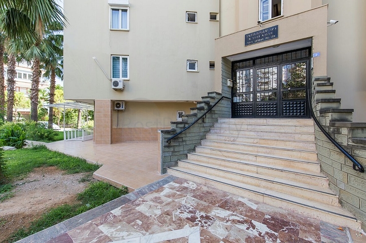 Apartment 3+1 in a complex in the heart of Lara